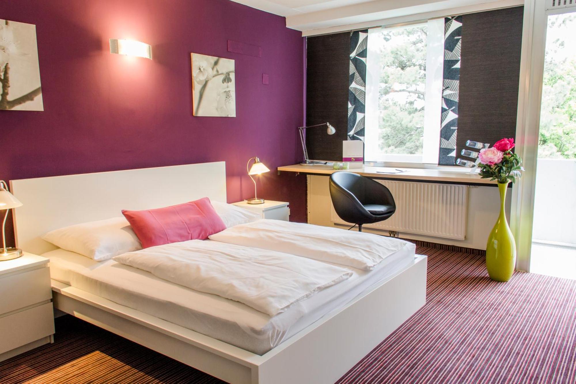 College Garden Hotel Bad Voeslau Zewnętrze zdjęcie
