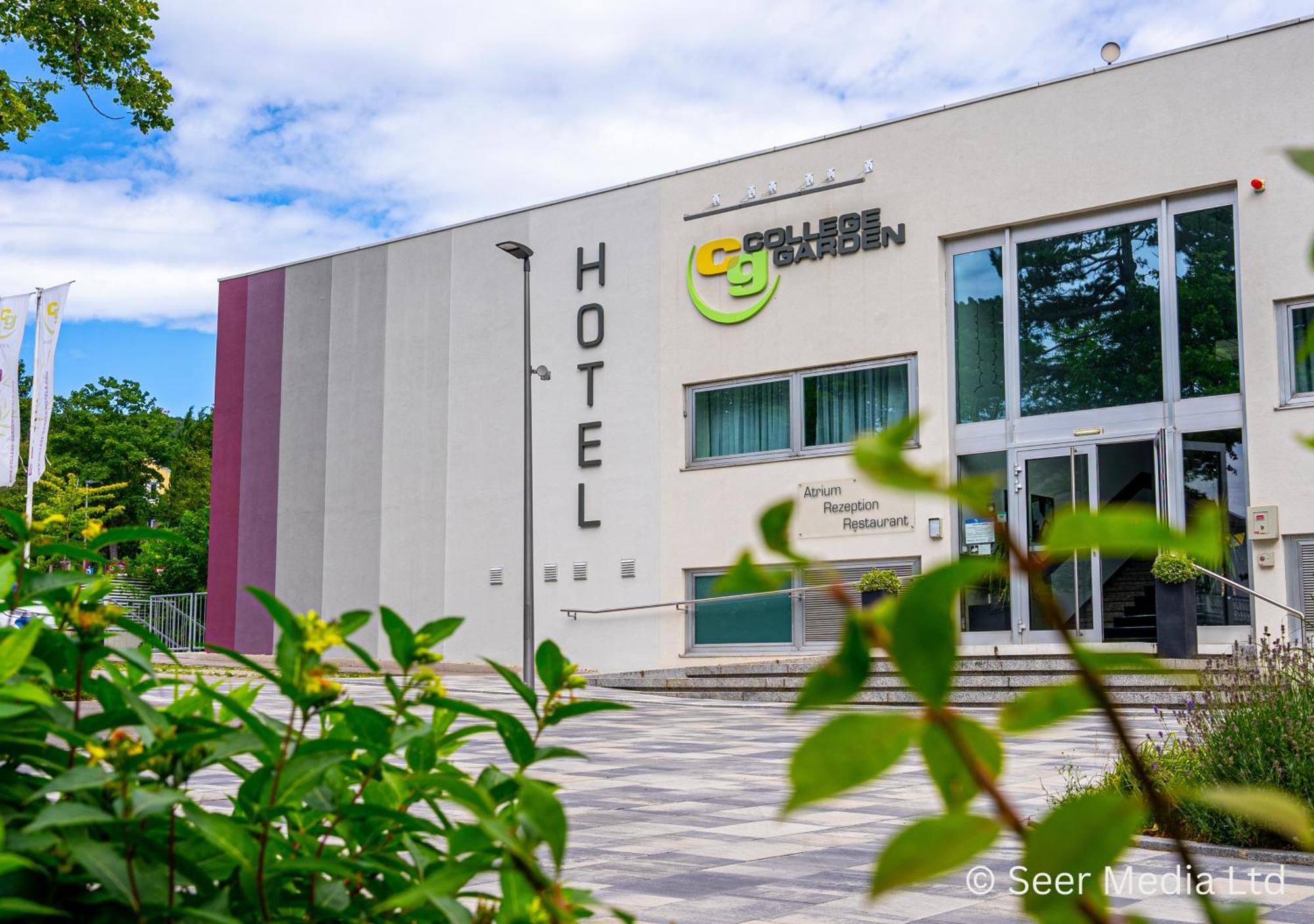 College Garden Hotel Bad Voeslau Zewnętrze zdjęcie