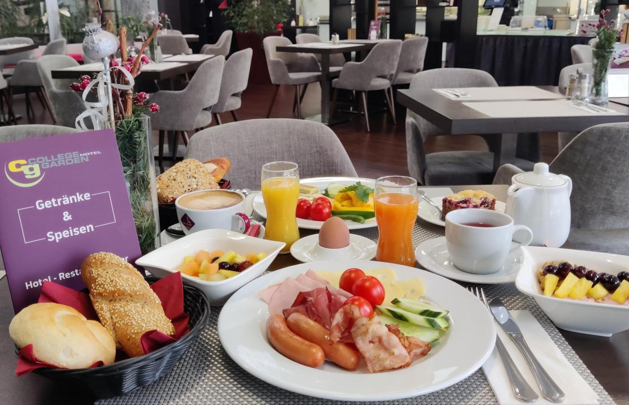 College Garden Hotel Bad Voeslau Zewnętrze zdjęcie