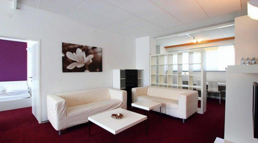College Garden Hotel Bad Voeslau Zewnętrze zdjęcie