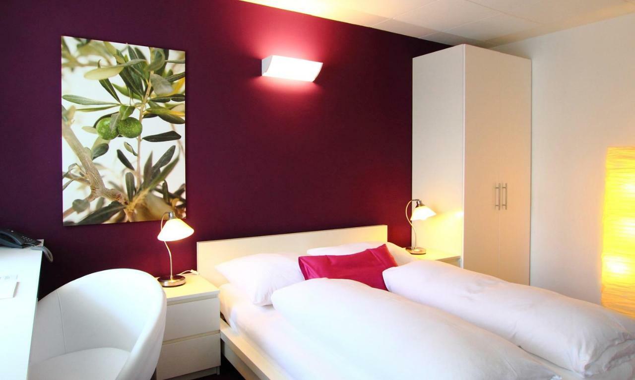 College Garden Hotel Bad Voeslau Zewnętrze zdjęcie