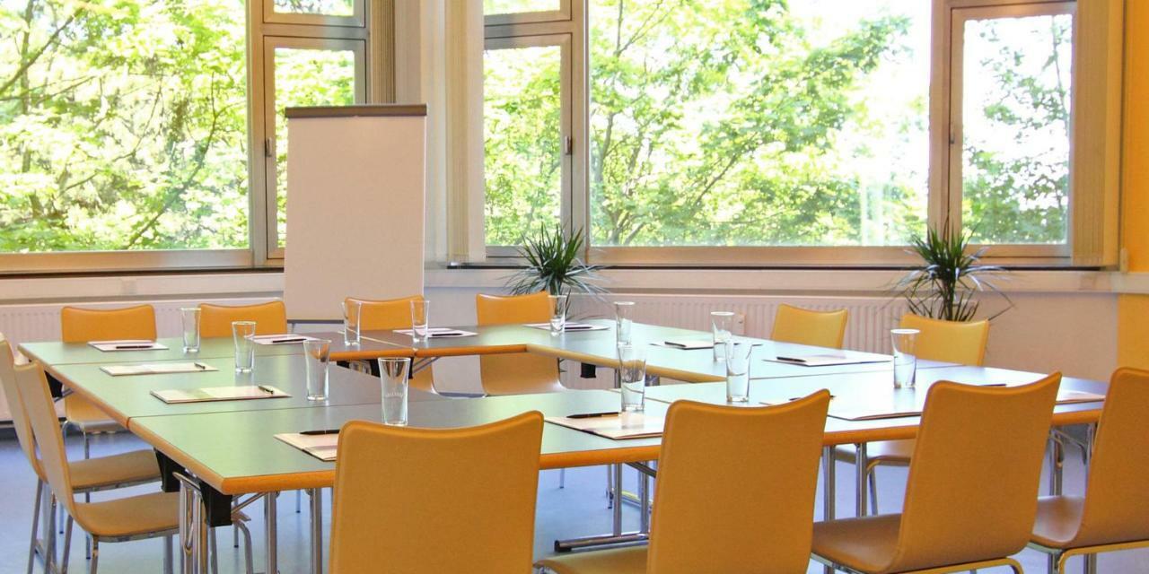 College Garden Hotel Bad Voeslau Zewnętrze zdjęcie
