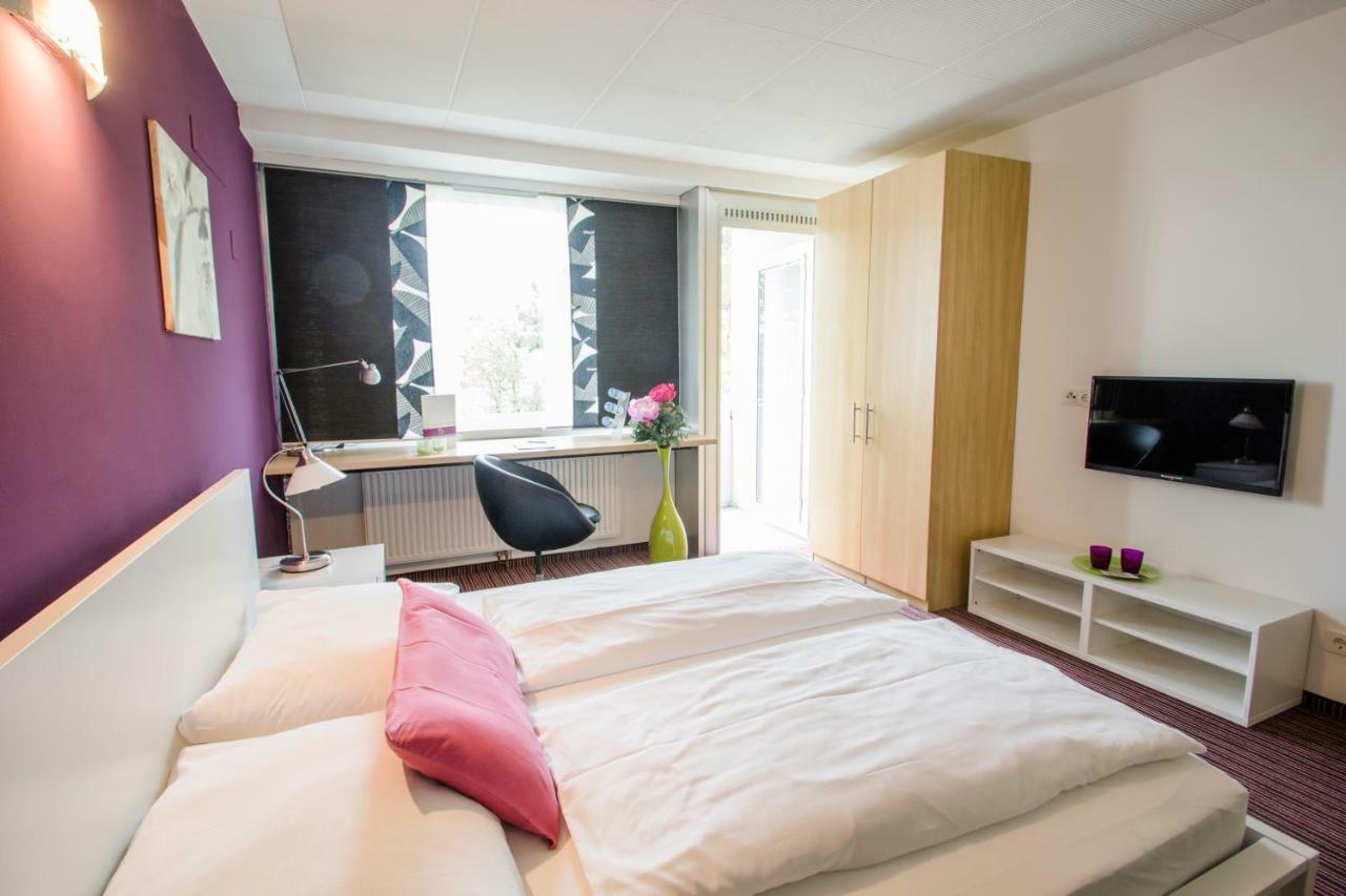 College Garden Hotel Bad Voeslau Zewnętrze zdjęcie